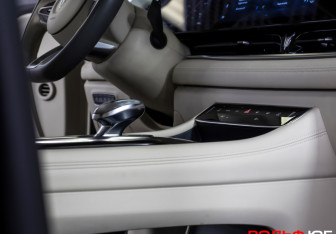 Подержанный автомобиль Voyah Dream 2023 года (22 фото)