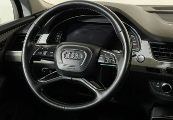 Подержанный автомобиль Audi Q7 2016 года (32 фото)