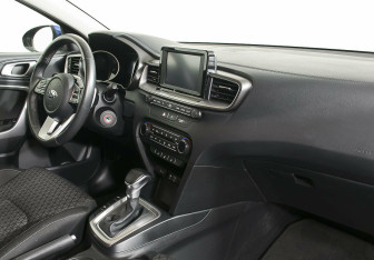 Подержанный автомобиль Kia Ceed Hatchback 2019 года (8 фото)