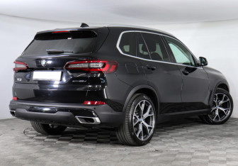 Подержанный автомобиль BMW X5 2020 года (2 фото)