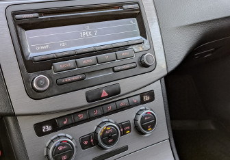 Подержанный автомобиль Volkswagen Passat Sedan 2012 года (15 фото)