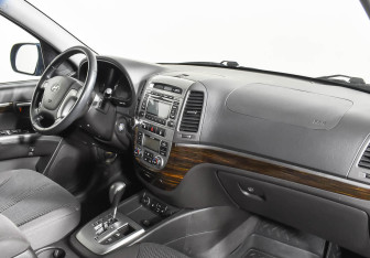 Подержанный автомобиль Hyundai Santa Fe 2012 года (10 фото)