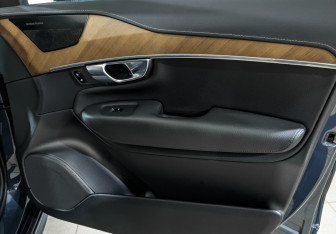 Подержанный автомобиль Volvo XC90 2018 года (25 фото)