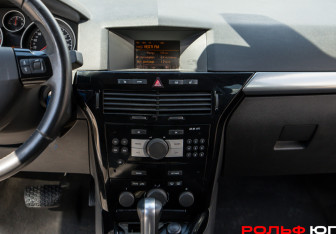 Подержанный автомобиль Opel Astra Hatchback 2008 года (10 фото)