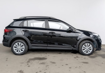 Подержанный автомобиль Kia Rio Hatchback 2021 года (4 фото)