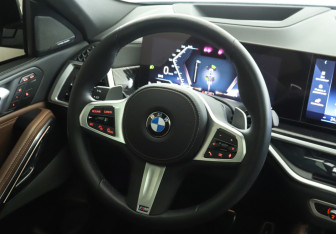 Подержанный автомобиль BMW X6 2024 года (18 фото)