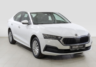 Подержанный автомобиль Skoda Octavia Liftback 2021 года (3 фото)