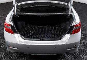 Подержанный автомобиль Toyota Camry Sedan 2013 года (10 фото)