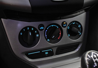 Подержанный автомобиль Ford Focus Wagon 2012 года (17 фото)