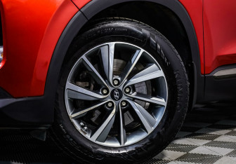 Подержанный автомобиль Hyundai Santa Fe 2019 года (5 фото)