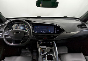 Подержанный автомобиль Geely Tugella 2023 года (23 фото)