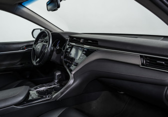 Подержанный автомобиль Toyota Camry Sedan 2019 года (12 фото)