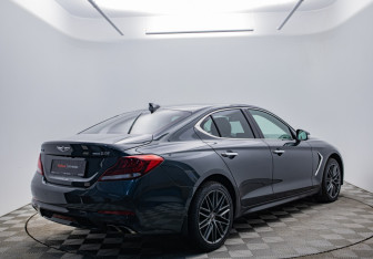 Подержанный автомобиль Genesis G70 2019 года (5 фото)