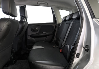 Подержанный автомобиль Nissan Note 2013 года (18 фото)