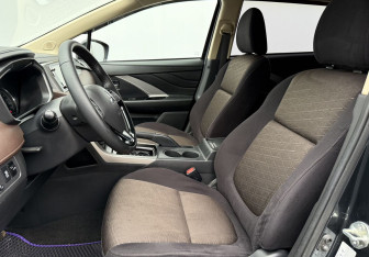 Подержанный автомобиль Mitsubishi Xpander 2022 года (10 фото)