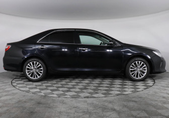 Подержанный автомобиль Toyota Camry Sedan 2017 года (4 фото)