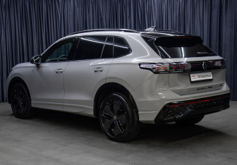 Подержанный автомобиль Volkswagen Tiguan 2024 года (7 фото)