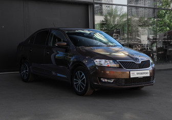 Подержанный автомобиль Skoda Rapid Liftback 2017 года (3 фото)