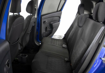 Подержанный автомобиль Renault Sandero 2017 года (12 фото)