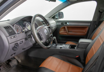 Подержанный автомобиль Volkswagen Touareg 2008 года (10 фото)
