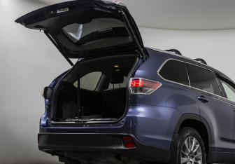 Подержанный автомобиль Toyota Highlander 2014 года (17 фото)