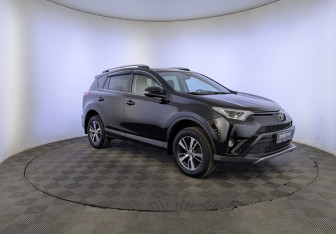 Подержанный автомобиль Toyota RAV4 2017 года (3 фото)