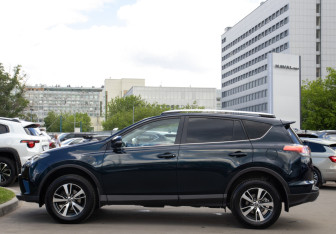 Подержанный автомобиль Toyota RAV4 2019 года (6 фото)