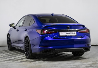 Подержанный автомобиль Lexus ES 2019 года (7 фото)