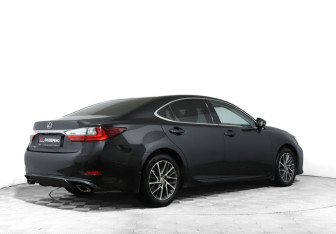 Подержанный автомобиль Lexus ES 2015 года (5 фото)