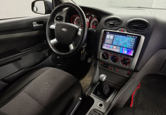 Подержанный автомобиль Ford Focus Hatchback 2011 года (10 фото)