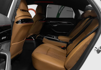 Подержанный автомобиль Audi A8 2021 года (8 фото)