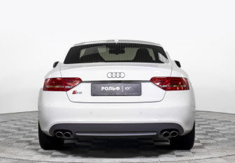 Подержанный автомобиль Audi S5 Coupe 2010 года (6 фото)