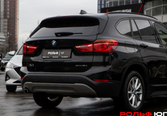 Подержанный автомобиль BMW X1 2018 года (22 фото)