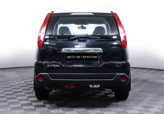 Подержанный автомобиль Nissan X-Trail 2012 года (6 фото)
