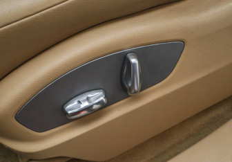 Подержанный автомобиль Porsche Cayenne 2015 года (12 фото)