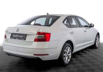 Подержанный автомобиль Skoda Octavia Liftback 2018 года (5 фото)