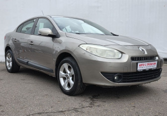 Подержанный автомобиль Renault Fluence 2012 года (3 фото)