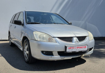 Подержанный автомобиль Mitsubishi Lancer Wagon 2005 года (3 фото)