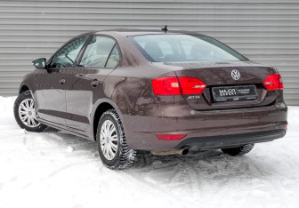 Подержанный автомобиль Volkswagen Jetta Sedan 2014 года (7 фото)