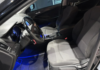 Подержанный автомобиль Hyundai Sonata 2012 года (8 фото)