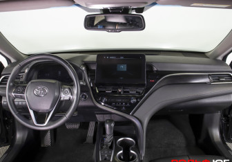 Подержанный автомобиль Toyota Camry Sedan 2023 года (12 фото)