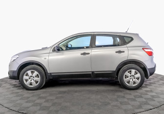 Подержанный автомобиль Nissan Qashqai 2012 года (8 фото)