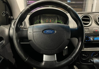 Подержанный автомобиль Ford Fiesta Hatchback 2006 года (14 фото)