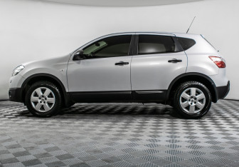Подержанный автомобиль Nissan Qashqai 2010 года (8 фото)