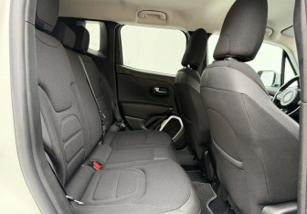 Подержанный автомобиль Jeep Renegade 2015 года (11 фото)