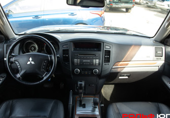 Подержанный автомобиль Mitsubishi Pajero 2007 года (10 фото)