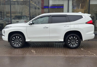 Новый Mitsubishi Montero Sport 2023 (5 фото)