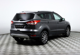 Подержанный автомобиль Ford Kuga 2016 года (5 фото)