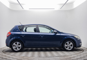 Подержанный автомобиль Kia Ceed Hatchback 2012 года (4 фото)