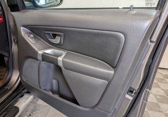 Подержанный автомобиль Volvo XC90 2011 года (24 фото)